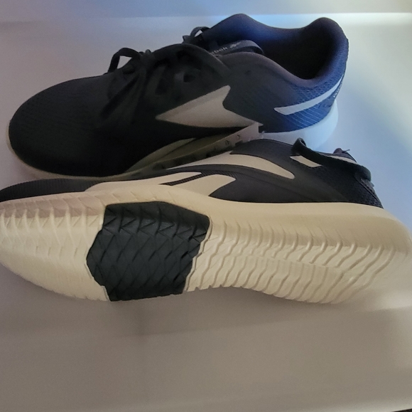 Womens Reebox - Picture 2 of 2